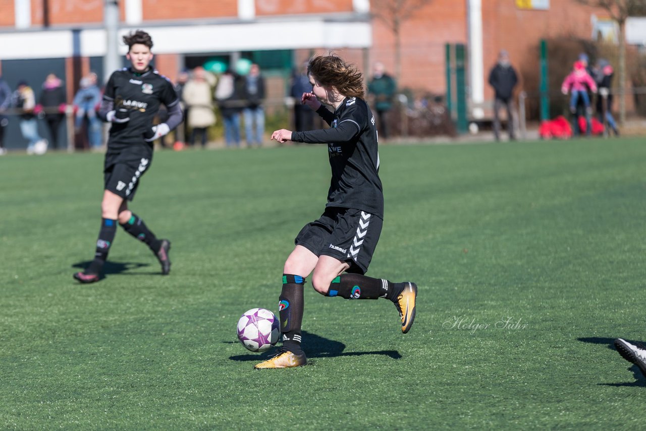 Bild 236 - B-Juniorinnen Halbfinale SVHU - Holstein Kiel : Ergebnis: 3:0